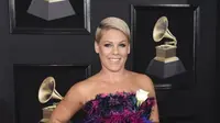 Sejumlah selebritas yang terlihat di karpet merah Grammy Awards 2018 mengenakan busana yang jauh dari kesan biasa. (Photo: Evan Agostini, Evan Agostini/Invision/AP)