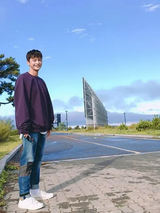 Sebelumnya tersiar kabar Seo In Guk merasa takut menjalani wajib militer nanti. Bukan karena karirnya di bidang akting, melainkan soal berat badannya yang akan bertambah. (Instagram/seo_cccc)