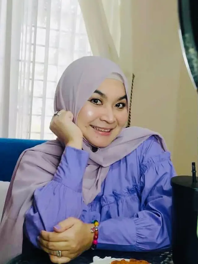 Lama Vakum, Ini 7 Potret Ulfa Dwiyanthi yang Tetap Awet Muda di Usia Hampir 50 Tahun
