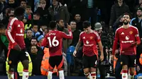Pemain Manchester United merayakan gol yang dicetak Amad Diallo ke gawang Manchester City dalam laga derbi Manchester yang berlangsung pada pekan 16 Premier League 2024/2025 di Etihad Stadium, Senin (16/12/2024) dini hari WIB.