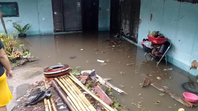 Banjir setinggi 1,5 meter menggenangi belasan rumah di desa Jayaraga, Tarogong Kidul, Garut