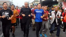Ganjar Pranowo melakukan blusukan ke Pasar Citeureup usai melakukan lari pagi ditemani Wali Kota Bogor Bima Arya. (merdeka.com/Arie Basuki)