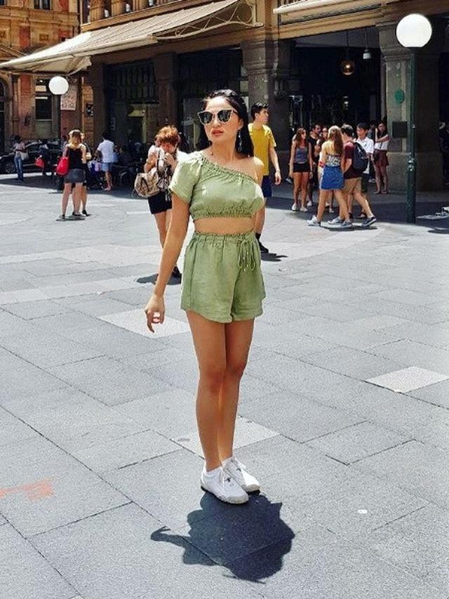 7 Potret Marshanda saat Liburan ke Luar Negeri, Sederhana Tapi Stylish