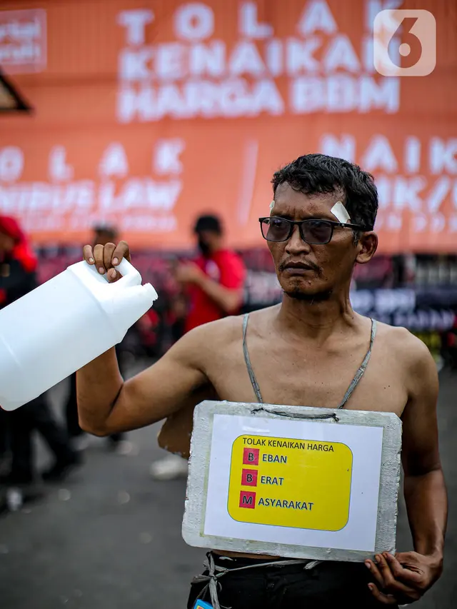 Tolak Kenaikan Harga BBM, Buruh Geruduk Gedung DPR