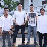  Ariel NOAH dan kawan-kawan menceritakan jika karantina merupakan tradisi Noah ketika membuat album baru