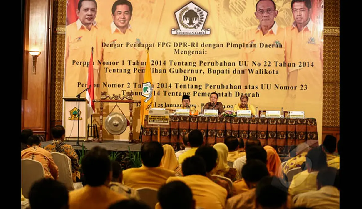 Rapat tersebut terkait ditetapkannya UU Perppu No 1 Tahun 2014 tentang Pilkada dan UU Perppu No 2 Tahun 2014 tentang Pemda, UU Perppu No 1/2014 dan UU Perppu No 2/2014 tentang Pemerintahan Daerah, Minggu (25/1). (Liputan6.com/Faizal Fanani)