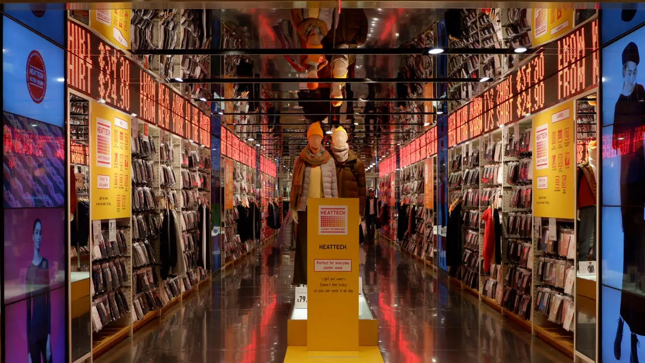 Jaga suhu tubuh dengan pakaian khusus yang nyaman dan tipis dari Uniqlo.