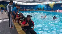 Kegiatan Indonesian Journalist Diving Training yang diikuti jurnalis Palembang di Kolam Renang Palmera Palembang Sumsel (Dok. Humas Indonesian Journalist Diving Training / Nefri Inge)