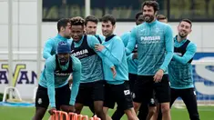 Villarreal akan menjamu Liverpool pada leg kedua babak semifinal Liga Champions 2021/2022 di La Ceramica, Rabu (4/5/2022). (AFP/Jose Jordan)
 