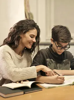 Ilustrasi anak belajar dengan ibu. (Copyright Pexels/Andrea Piacquadio)