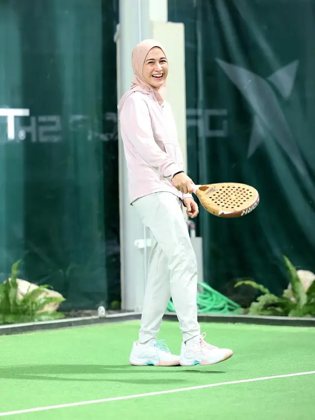 Nina Zatulini Umumkan Kehamilan Keempat, Ini 6 Gaya Stylishnya di Usia 33 Tahun