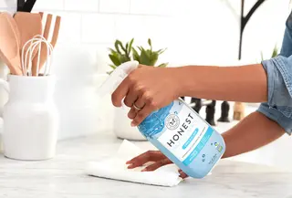 Ilustrasi membersihkan rumah. (dok. The Honest Company/Unsplash/Adhita Diansyavira)