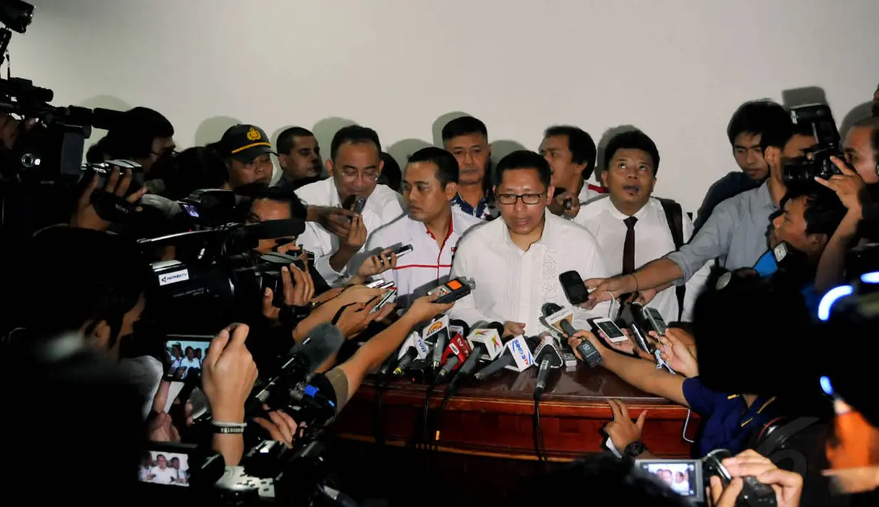 Kepada awak media, Anas menyebut dakwaan yang disusun jaksa KPK tidak masuk akal, Jakarta, Jumat (30/5/14). (Liputan6.com/Johan Tallo)