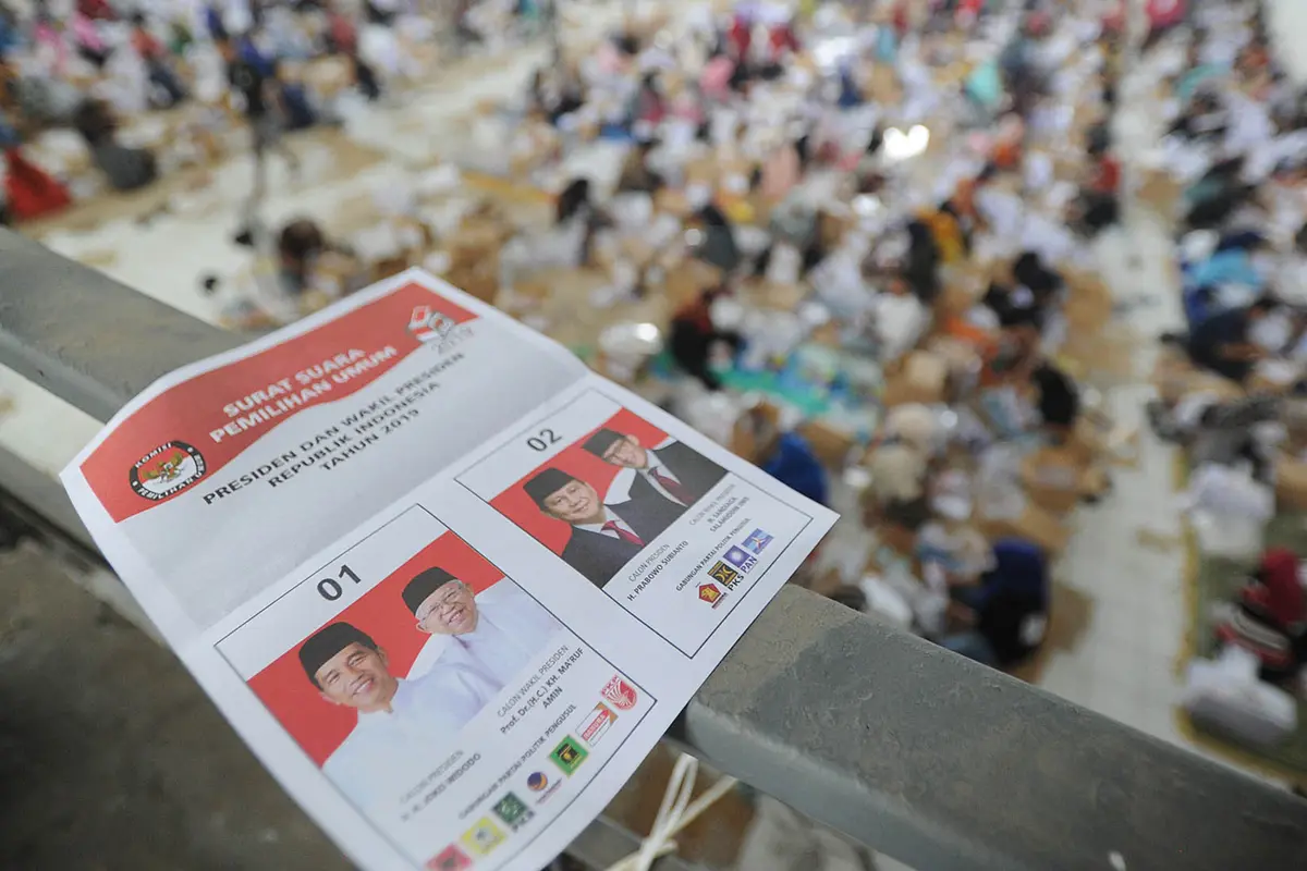 Penyortiran dan Pelipatan Kertas Suara