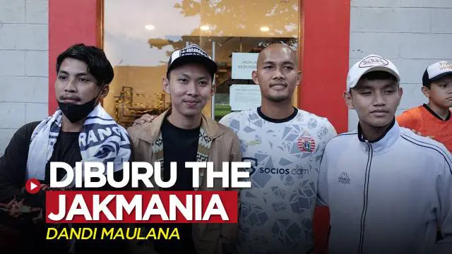 Berita video momen pemain baru Persija Jakarta, Dandi Maulana, menjadi buruan beberapa The Jakmania, Rabu (4/1/2023).