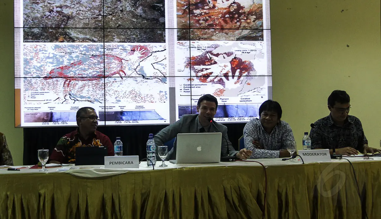 Sejumlah arkeolog mengadakan konferensi pers terkait penemuan lukisan gua di Gedung Pusat Arkeologi Nasional, Jakarta, (9/10/2014). (Liputan6.com/Faizal Fanani)