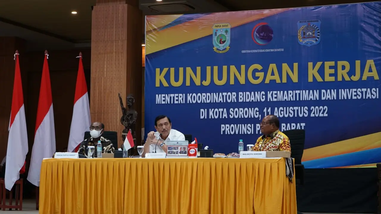 Menteri Koordinator Bidang Kemaritiman dan Investasi Luhut Binsar Pandjaitan dalam acara kunjungan kerja di Kota Sorong, Papua Barat pada 11 Agustus 2022. (Photo credit : Kementerian Koordinator Bidang Kemaritiman dan Investasi)