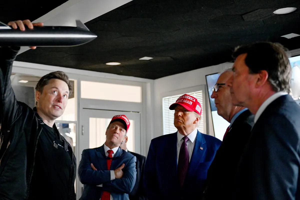 Ditemani Elon Musk, Donald Trump Saksikan Peluncuran Uji Terbang Roket SpaceX Starship