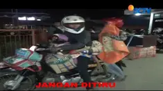 Tapi ternyata, bukan barang saja yang banyak dibawa Bambang. Selain istri, pemudik asal Bekasi ini, turut membawa tiga anaknya yang masih kecil.