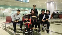 Anji boyong keluarganya liburan ke Singapura [foto: instagram]