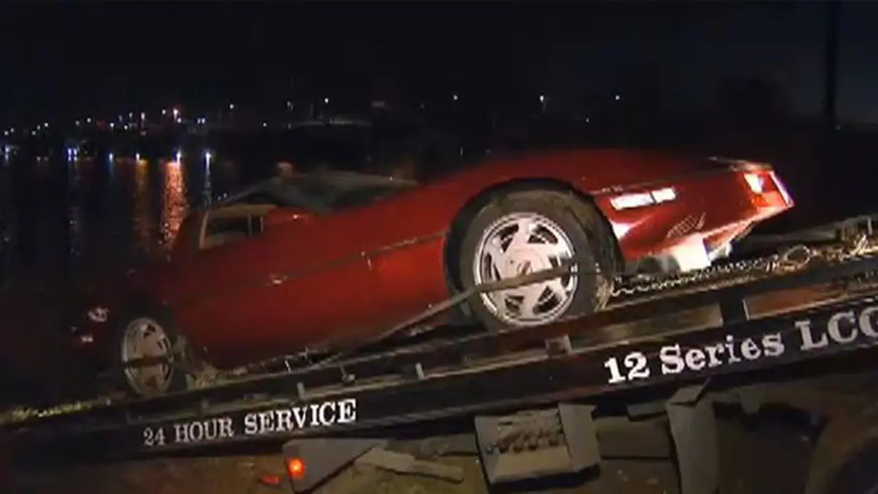 Ceraikan Suami, Chevrolet Corvette Pun Ditenggelamkan ke Sungai