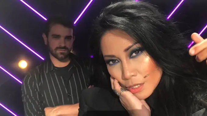 Potret Anggun C. Sasmi Jadi Juri 'The Masked Singer' Prancis