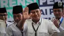 Ketum Gerindra Prabowo Subianto memberikan keterangan kepada awak media usai mendaftarkan partainya Gerinda di Kantor KPU, Jakarta, Sabtu (14/10). Partai Gerindra resmi mendaftarkan sebagai peserta Pemilu 2019 ke KPU. (Liputan6.com/Faizal Fanani)