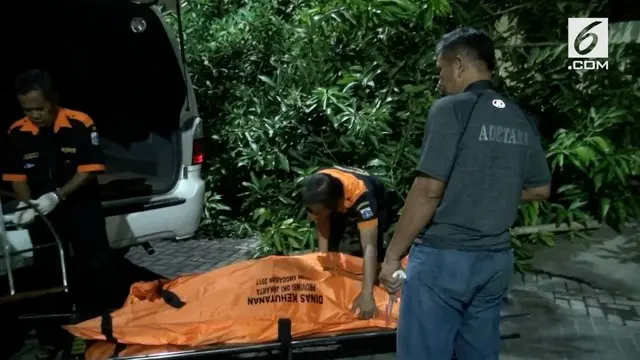 Sesosok mayat ditemukan di kawasan Kalideres, Jakarta Barat. Saat ditemukan dua ekor anjing milik korban terlihat ada disekitar jasad korban.