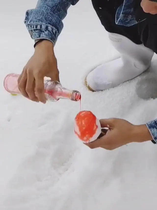 Kunjungi Jepang, Aksi Cowok Bikin Es Sirup Pakai Salju Ini Bikin Geleng Kepala
