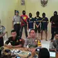 Polres Depok menangkap 3 dari 4 orang pelaku pembunuhan wartawati Nurbaeti Rofiq. (Liputan6.com/Atem Allatif)