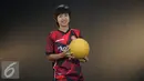 Kapten tim Jaya Kencana Angels, Anggi Puspita Sari berpose usai wawancara di Studio Liputan6.com, Jakarta, Kamis (1/9). Anggi merupakan pemain yang mampu bermain di posisi bek, flank, hingga penyerang. (Liputan6.com/Helmi Fithriansyah)