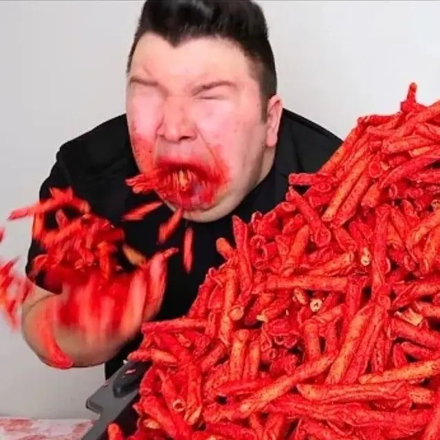 6 Meme Setelah Makan Pedas Ini Kocak Sekaligus Relate, Perut Terasa Panas