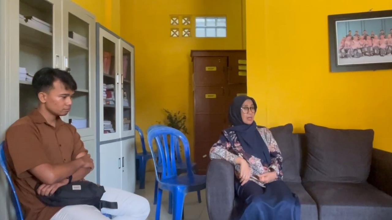 Guru di Sukabumi bikin video menyuapi siswi. (Liputan6.com/Fira Syahrin)