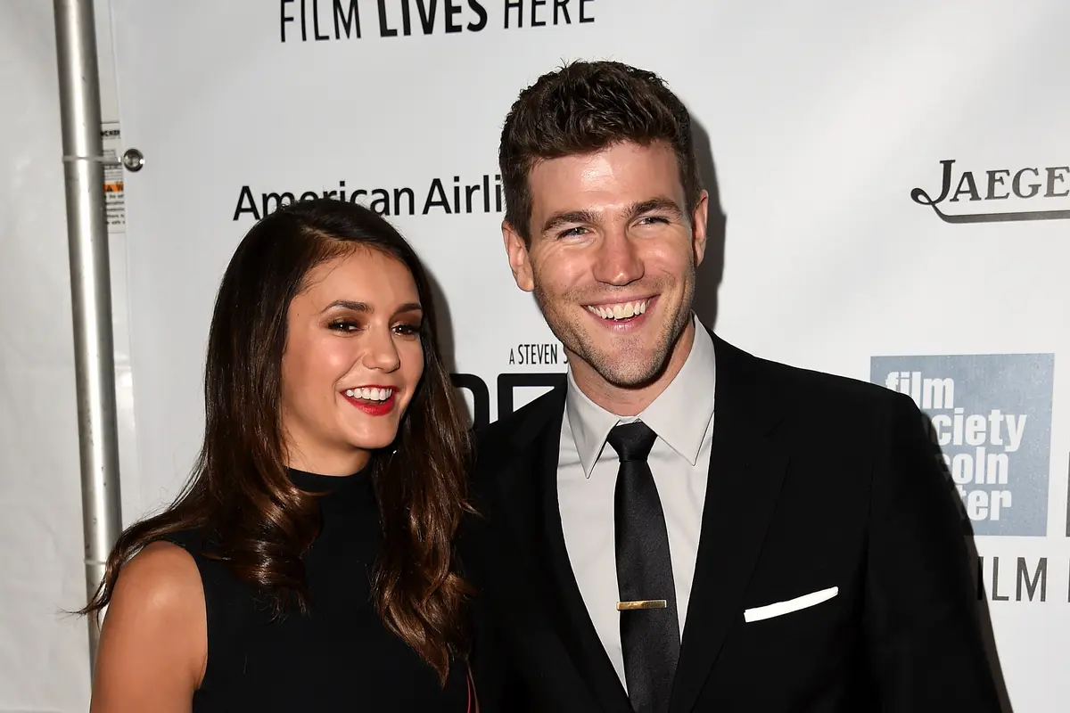 Nina Dobrev dan Austin Stowell