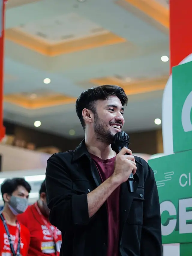 Potret Senyum Refal Hady