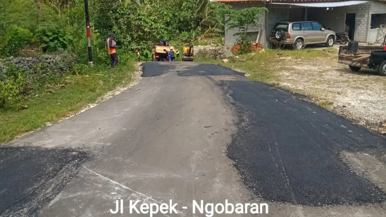 Perbaikan jalan Kepek-ngobaran