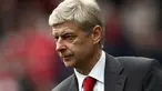 Manajer Arsenal Arsene Wenger menyaksikan skuat asuhannya menghadapi Aston Villa dalam lanjutan Liga Premier di Emirates Stadium, London, 15 Mei 2011. AFP PHOTO/Adrian Dennis