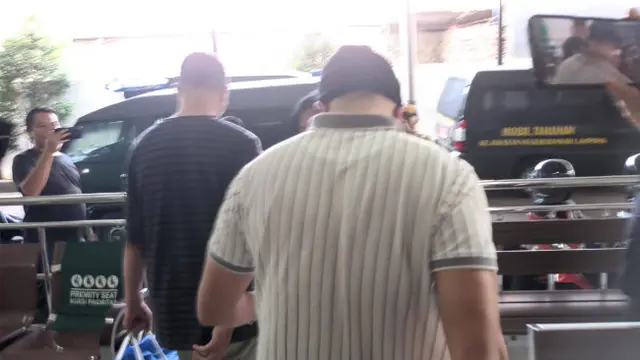AKP Andri Gustami Saat digiring ke Mobil Tahanan