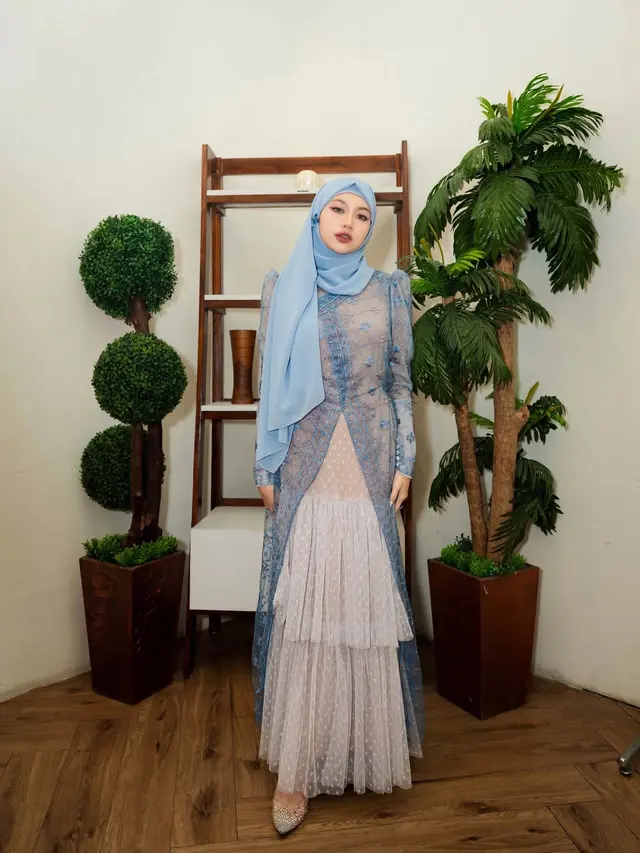 Gaya Manggung Ghea Indrawari Bikin Pangling, Tampil Anggun Dibalut Hijab dan Dress Biru