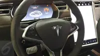 Kemudi Mobil Otonomos Listrik Tesla Model X di Computex 2017. Liputan6.com/Mochamad Wahyu Hidayat
