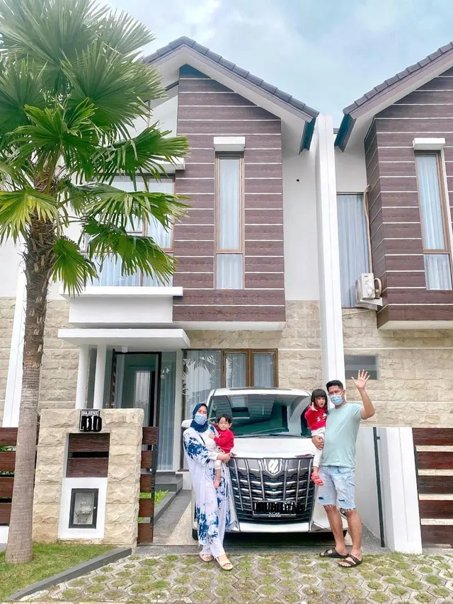 Potret 8 Selebriti saat Lakukan Road Trip, Seru Banget