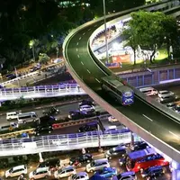 Ada yang sudah lihat wajah baru Simpang Susun Semanggi? Lampu-lampunya cantik banget lho. (Liputan6.com/Angga Yuniar)