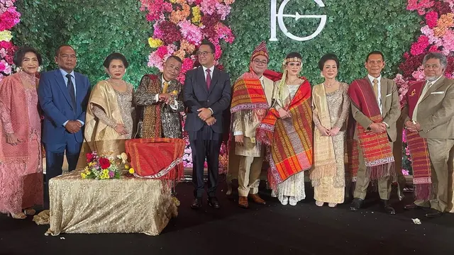 Pernikahan anak Hotman Paris