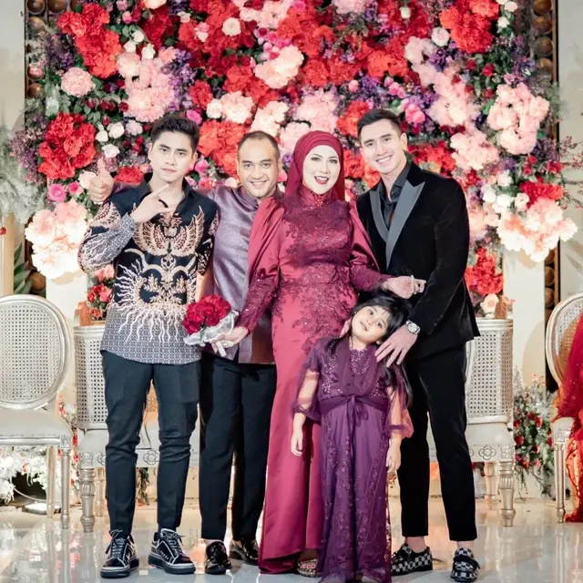 Venna Melinda dan Keluarga