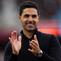 Manajer Arsenal asal Spanyol, Mikel Arteta, memberikan tepuk tangan kepada para penggemar setelah pertandingan Liga Inggris antara West Ham United dan Arsenal di Stadion London, London timur pada 10 Mei 2026. (Adrian Dennis/AFP)