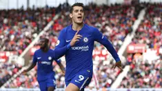 Pemain Chelsea, Alvaro Morata merayakan golnya saat melawan Stoke City pada lanjutan Premier League di bet365 Stadium, Stoke, (23/9/2017). Morata mencetak hattrick untuk kemenangan Chelsea 4-0. (Nigel French/PA via AP)