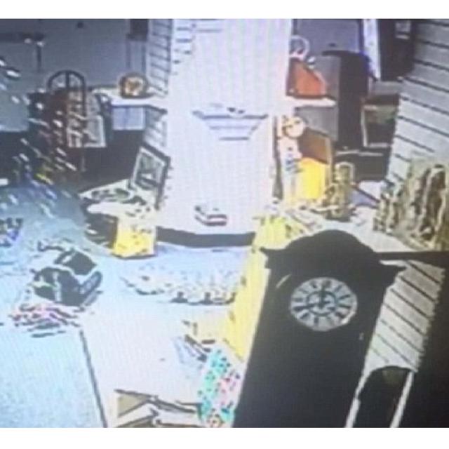 Detik Detik Kaca Lemari Pecah Sendiri Di Ruang Berhantu Global Liputan6 Com