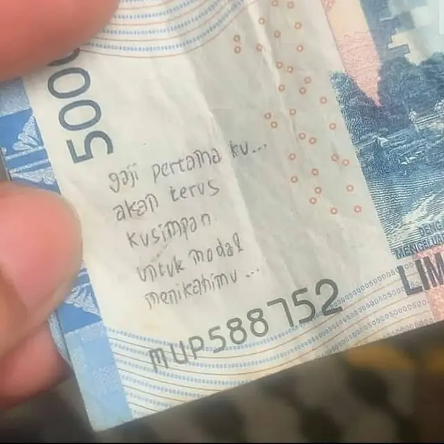 Coretan Pesan Romantis di Uang Kertas, Bikin Senyum-senyum Sendiri. (Sumber: Instagram/receh.id)