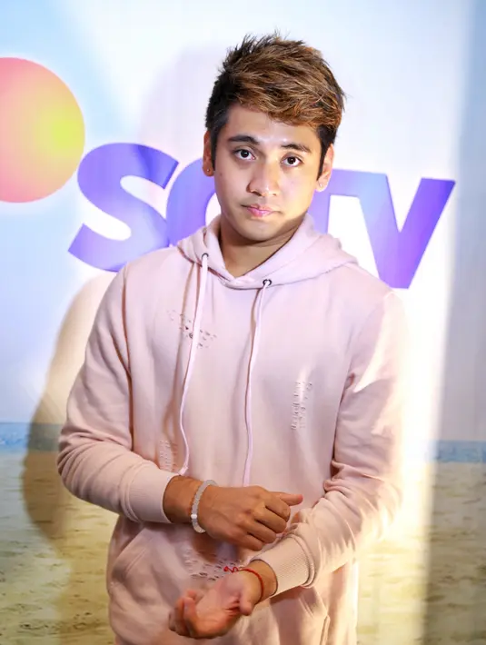 Giorgino Abraham dan Angela Gilsha ternyata memaknai hari valentine tidak hanya untuk kekasih, namun juga bisa untuk orang-orang terkasih lainnya. Bahkan keduanya tak menganggap spesial seperti halnya hari ulang tahun. (Adrian Putra/Bintang.com)