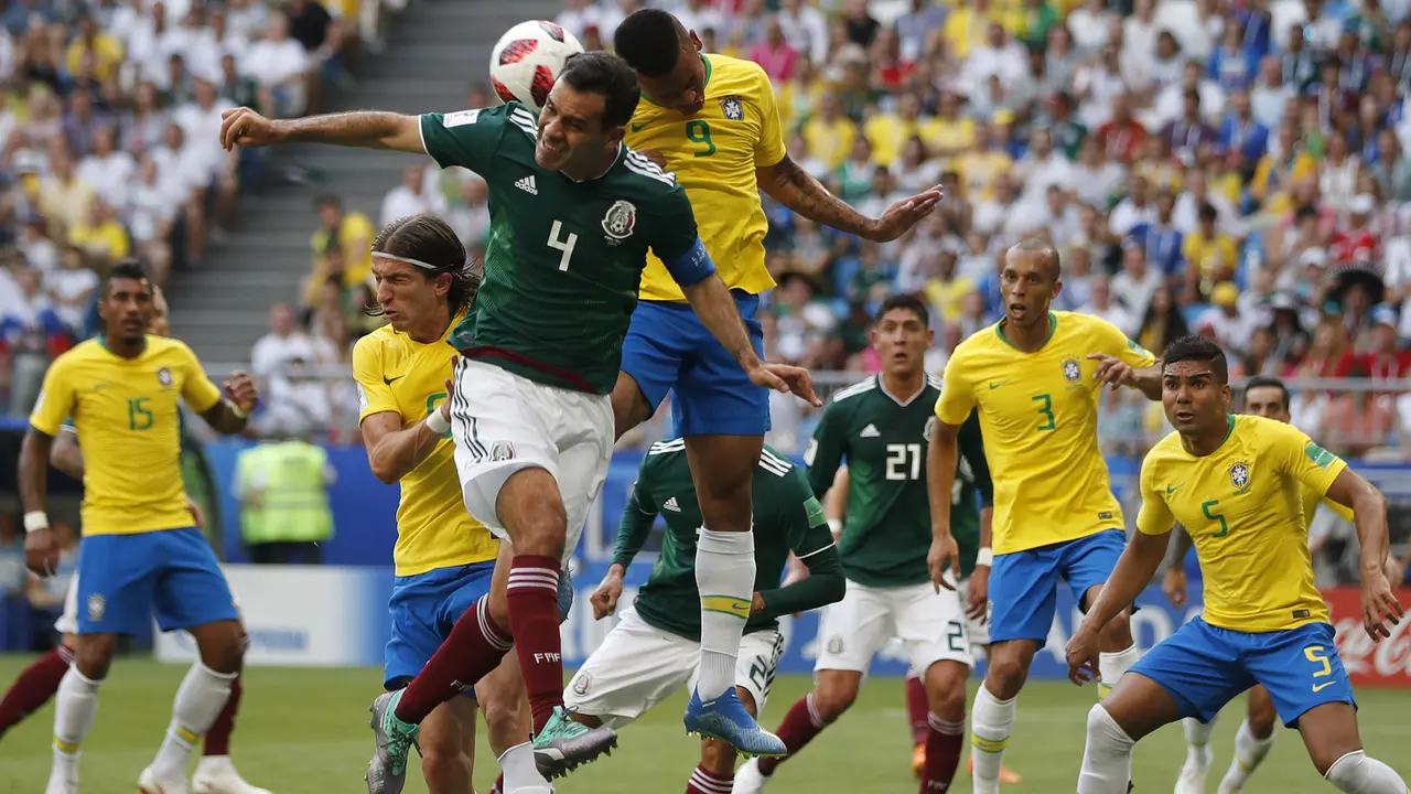 FOTO: Tundukkan Meksiko, Brasil Melaju ke Perempat Final